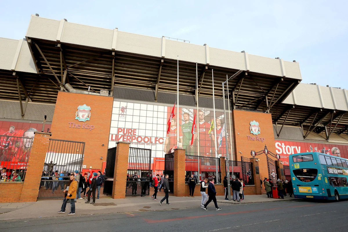 Premier League - Themeluesi i Amazon, Bezos i bashkohet Liverpool FC - Sport